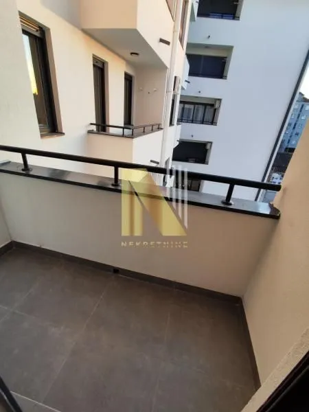 Izdavanje, dvosoban stan, 44m², Centar, Novi Sad