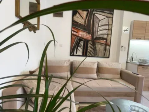 Izdavanje, garsonjera, 35m2, Stara Varoš, Podgorica Izdavanje, garsonjera, 35m2, Stara Varoš, Podgorica