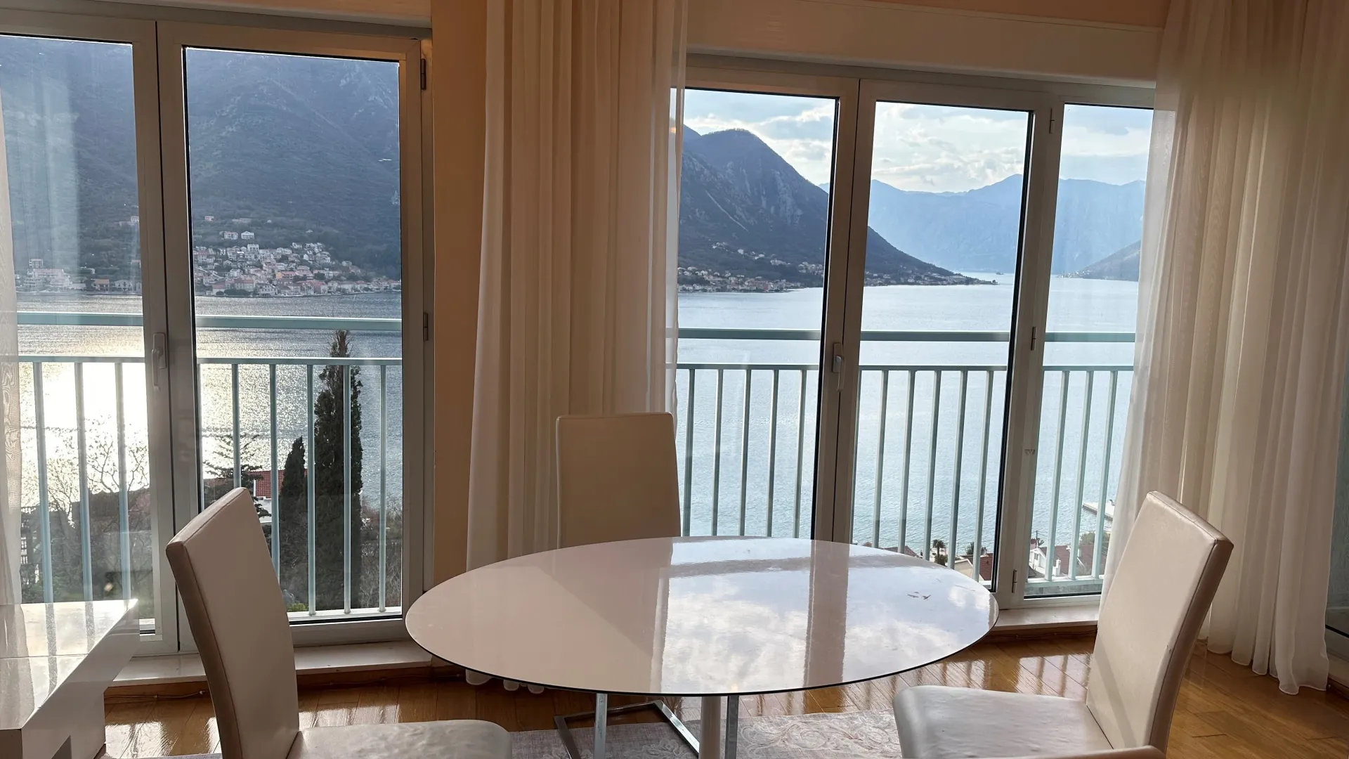 Rent, two bedroom apartment, 75m², Dobrota, Kotor