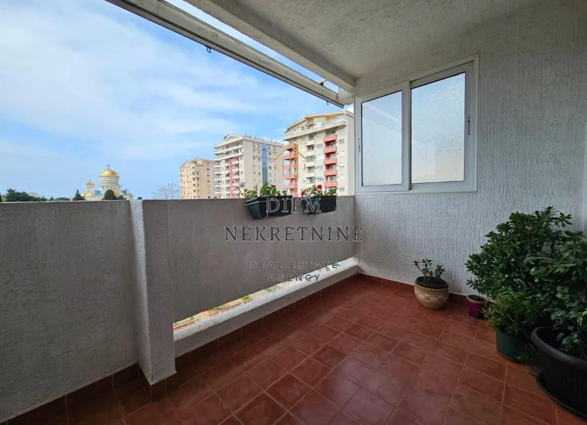 Prodaja, trosoban stan, 112m², Centar, Bar