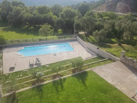 Rent, apartment, 105m², Kotor, Crna Gora - image 3