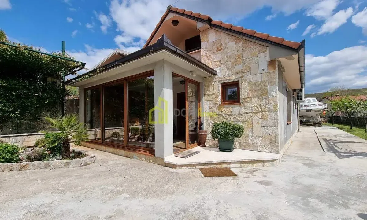 Izdavanje, kuća, 92m², Mareza, Podgorica