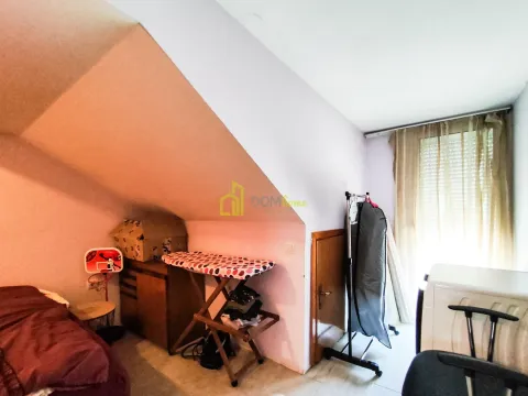 Prodaja, kuća, 250m², Tološi, Podgorica - image 17