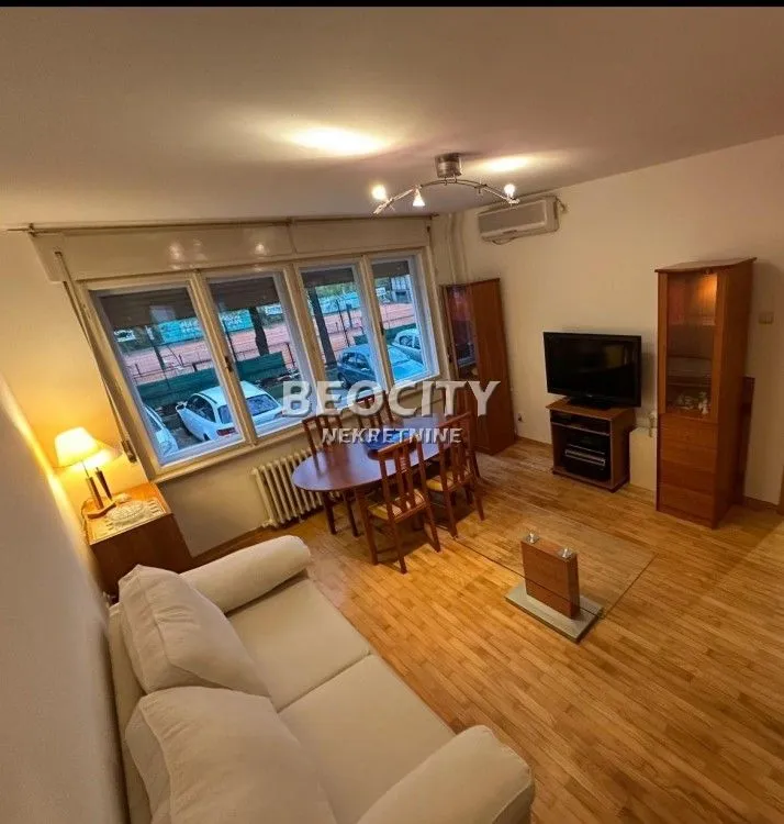 Izdavanje, dvosoban stan, 60m², Centar, Novi Sad