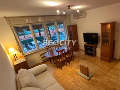 Izdavanje, dvosoban stan, 60m², Centar, Novi Sad