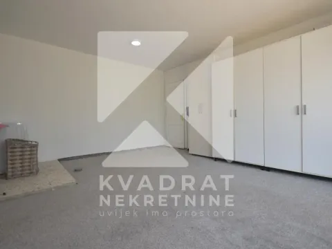 Rent, house, 200m², Dalmatinska ulica, Podgorica - image 25