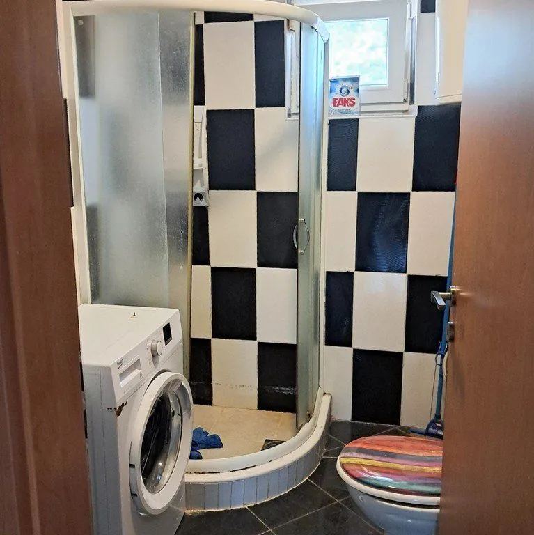 Izdavanje, jednosoban stan, 51m², Tološi, Podgorica