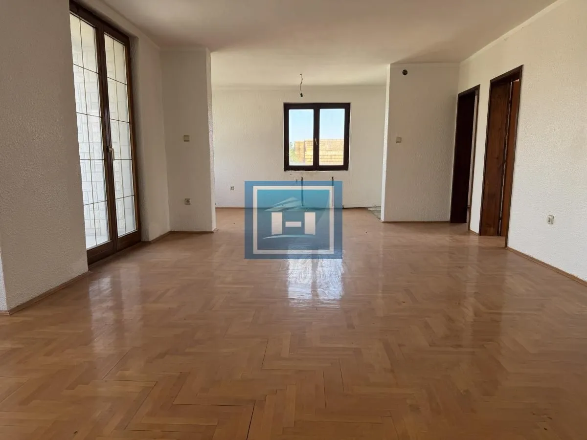 Sale, office space, 885m², Ćuprija, Srbija