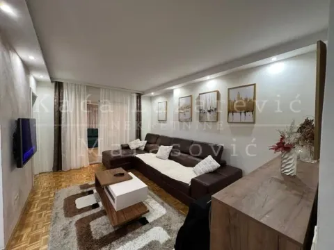 Izdavanje, trosoban stan, 74m², Cerak, Beograd - image 1