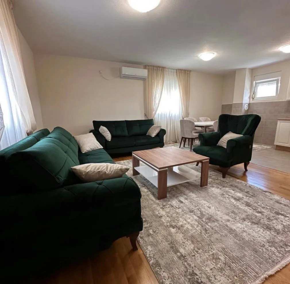 Izdavanje, dvosoban stan, 75m², Zlatica, Podgorica