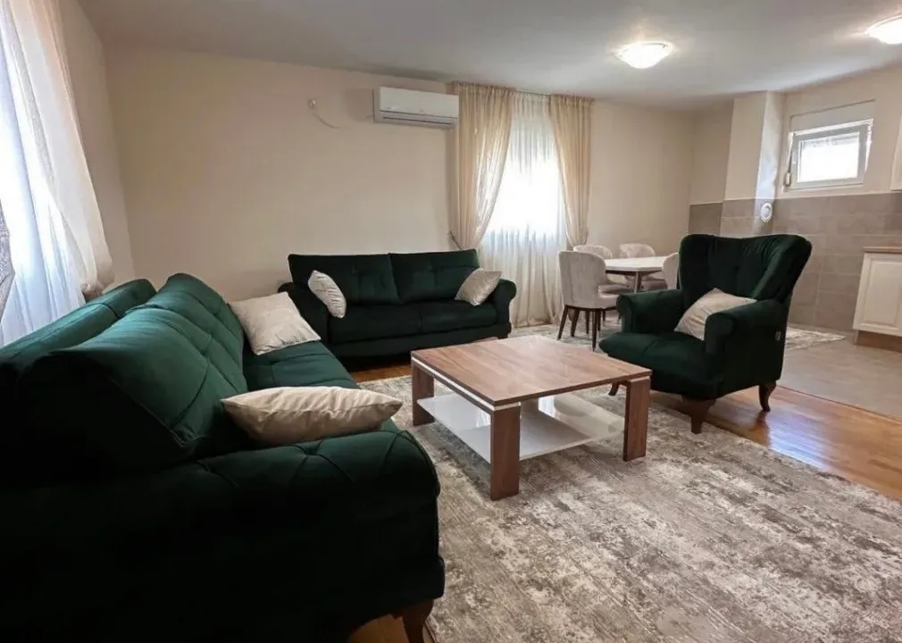 Izdavanje, dvosoban stan, 75m², Zlatica, Podgorica