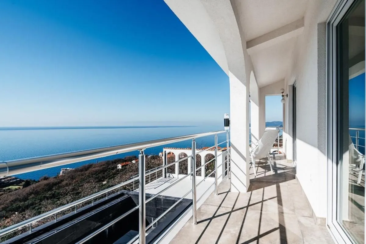 Sale, house, 350m², Reževići, Budva