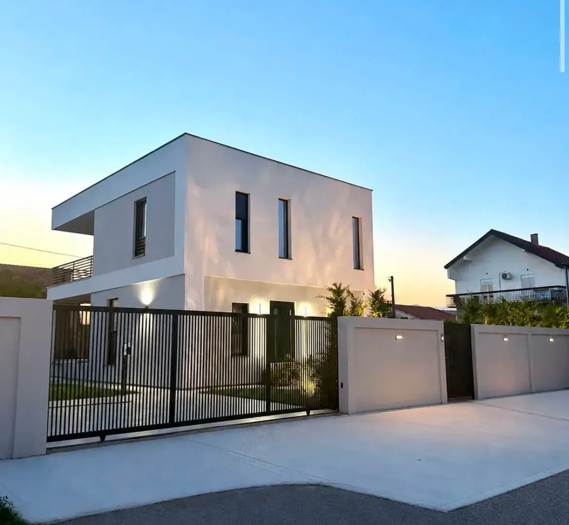 Prodaja, kuća, 225m², Gornja Gorica, Podgorica