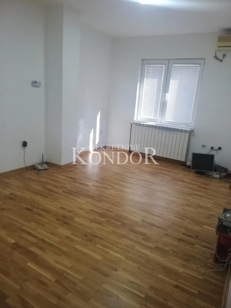 Rent, office space, 350m², Altina, Beograd
