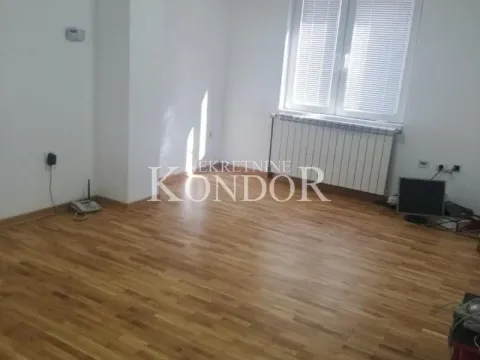 Izdavanje, poslovni prostor, 350m², Altina, Beograd - image 7