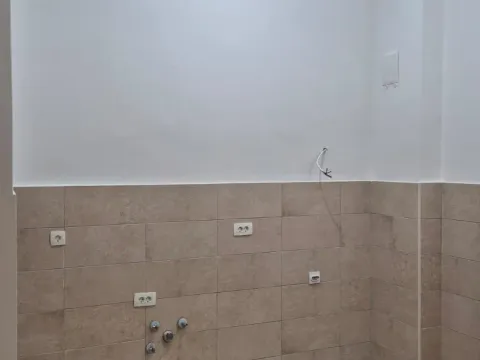 Prodaja, jednosoban stan, 40m², Stari Aerodrom, Podgorica - image 12