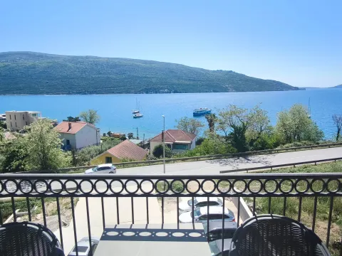Izdavanje, dvosoban stan, 60m², Kumbor, Herceg Novi - image 1