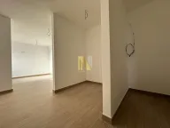 Izdavanje, četvorosoban stan, 205m², Alibegovac, Petrovaradin - image 15