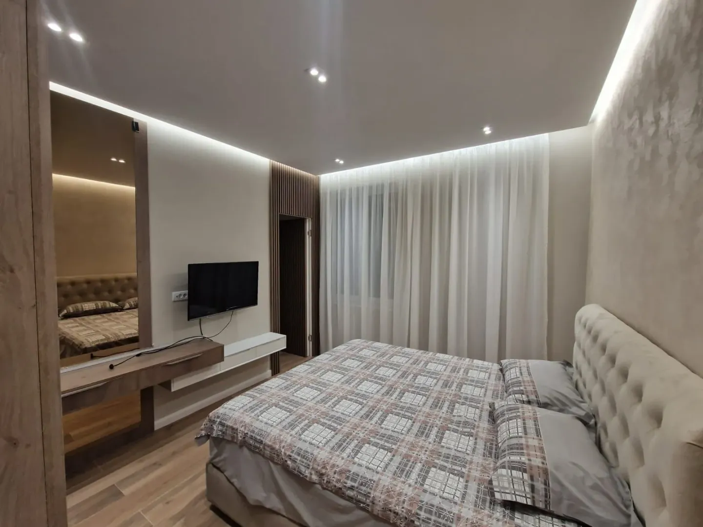 Izdavanje, dvosoban stan, 72m², Tivat, Crna Gora