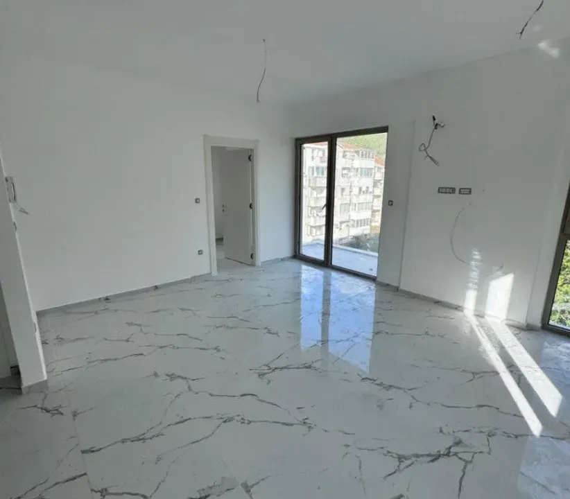 Prodaja, trosoban stan, 105m², Mainski Put, Budva