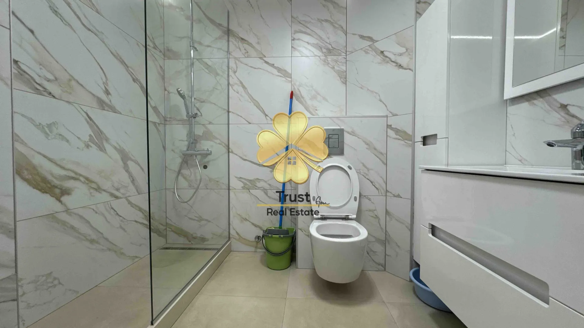 Izdavanje, trosoban stan, 90m², Obala Morače, Podgorica