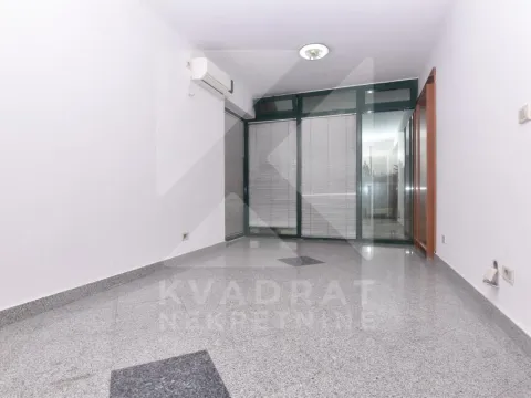 Rent, office space, 53m², Pobrežje, Podgorica - image 1