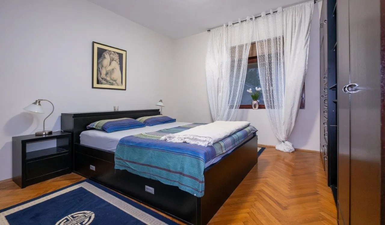 Izdavanje, trosoban stan, 145m², Momišići, Podgorica