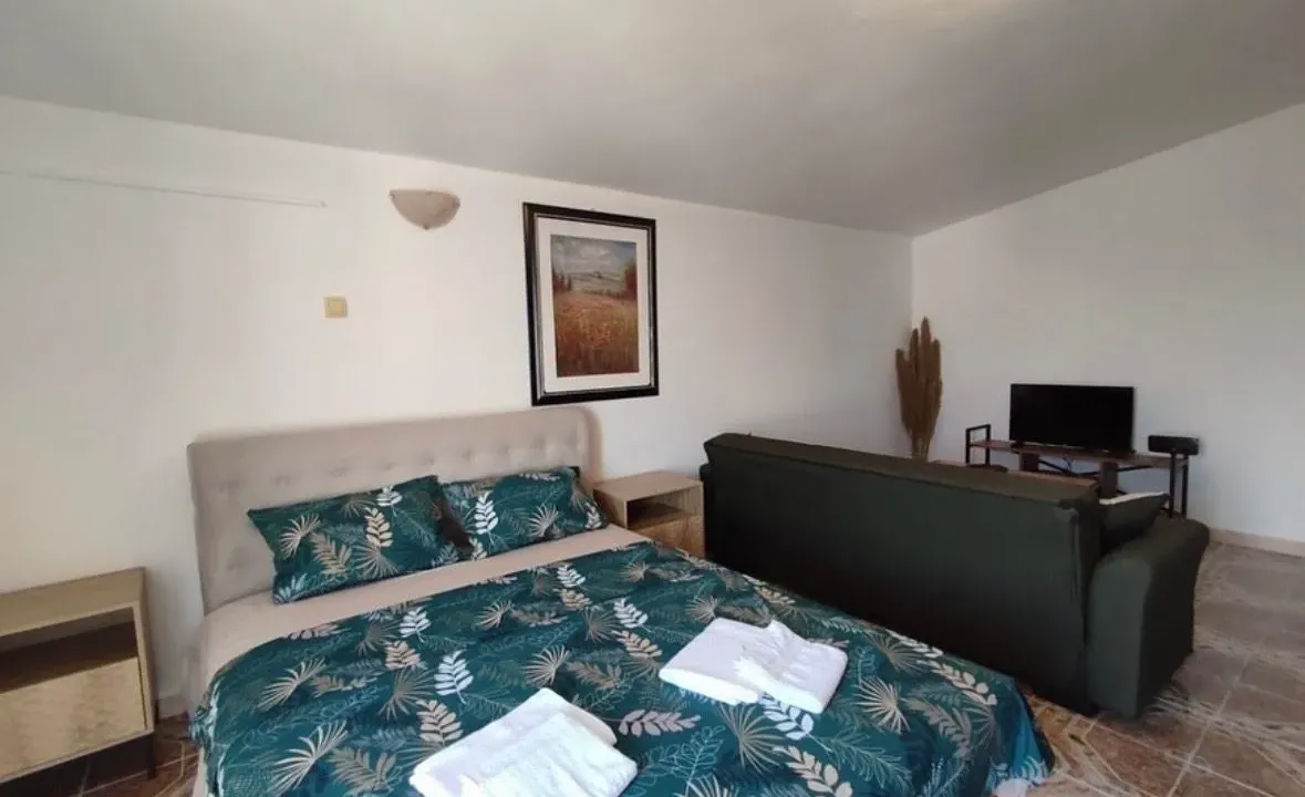 Izdavanje, garsonjera, 30m², Šušanj, Bar