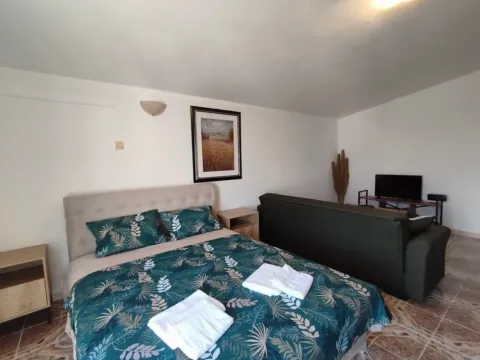 Rent, studio apartment, 30m², Šušanj, Bar - image 1