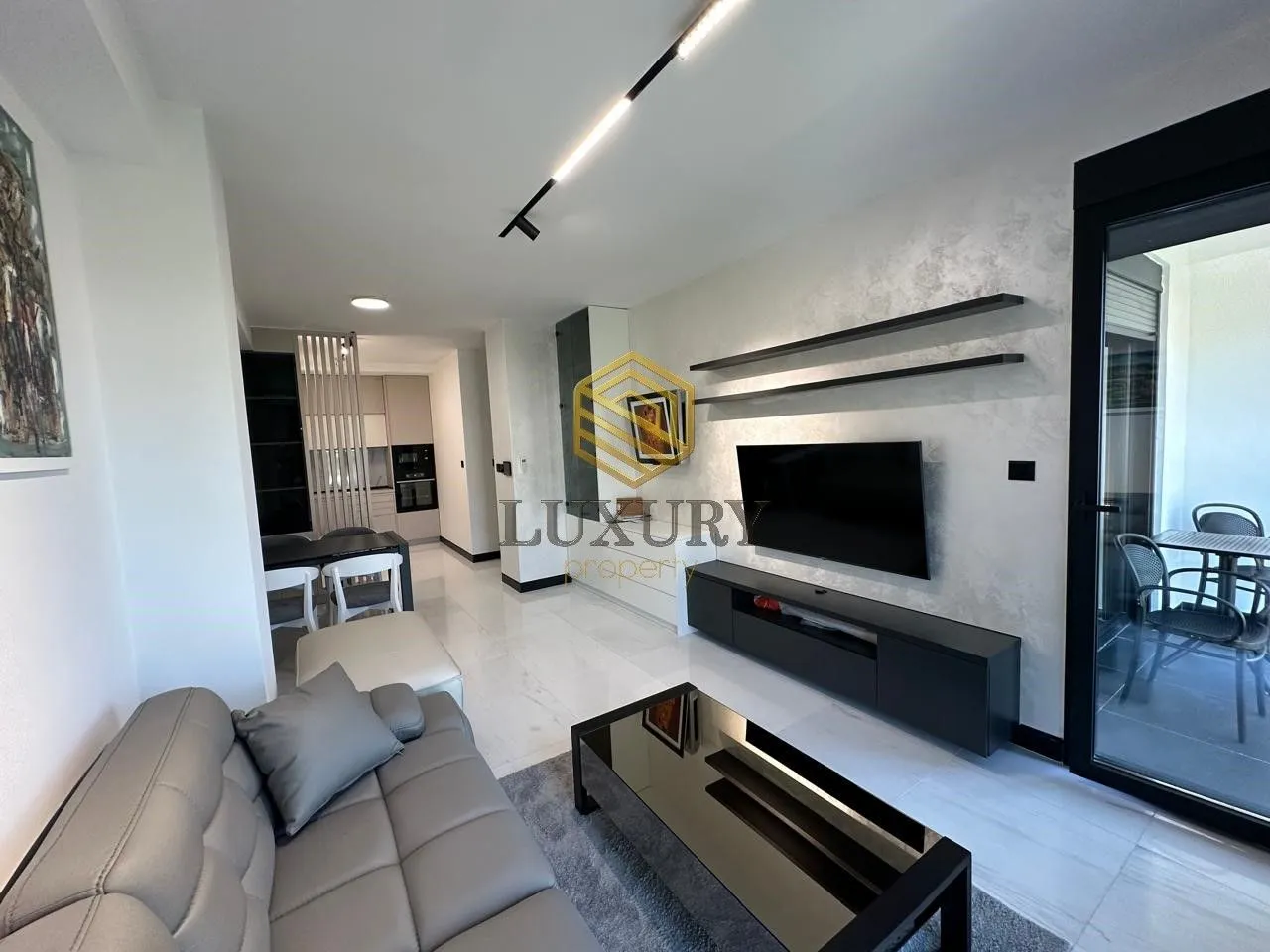 Prodaja, jednosoban stan, 45m², Obala Morače, Podgorica