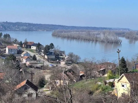 Zemljište in Banoštor