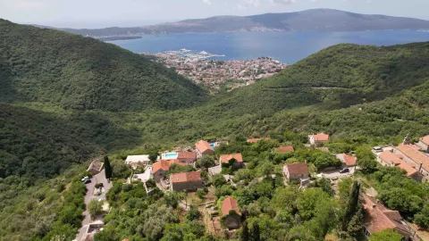 Kuća in Gornja Lastva
