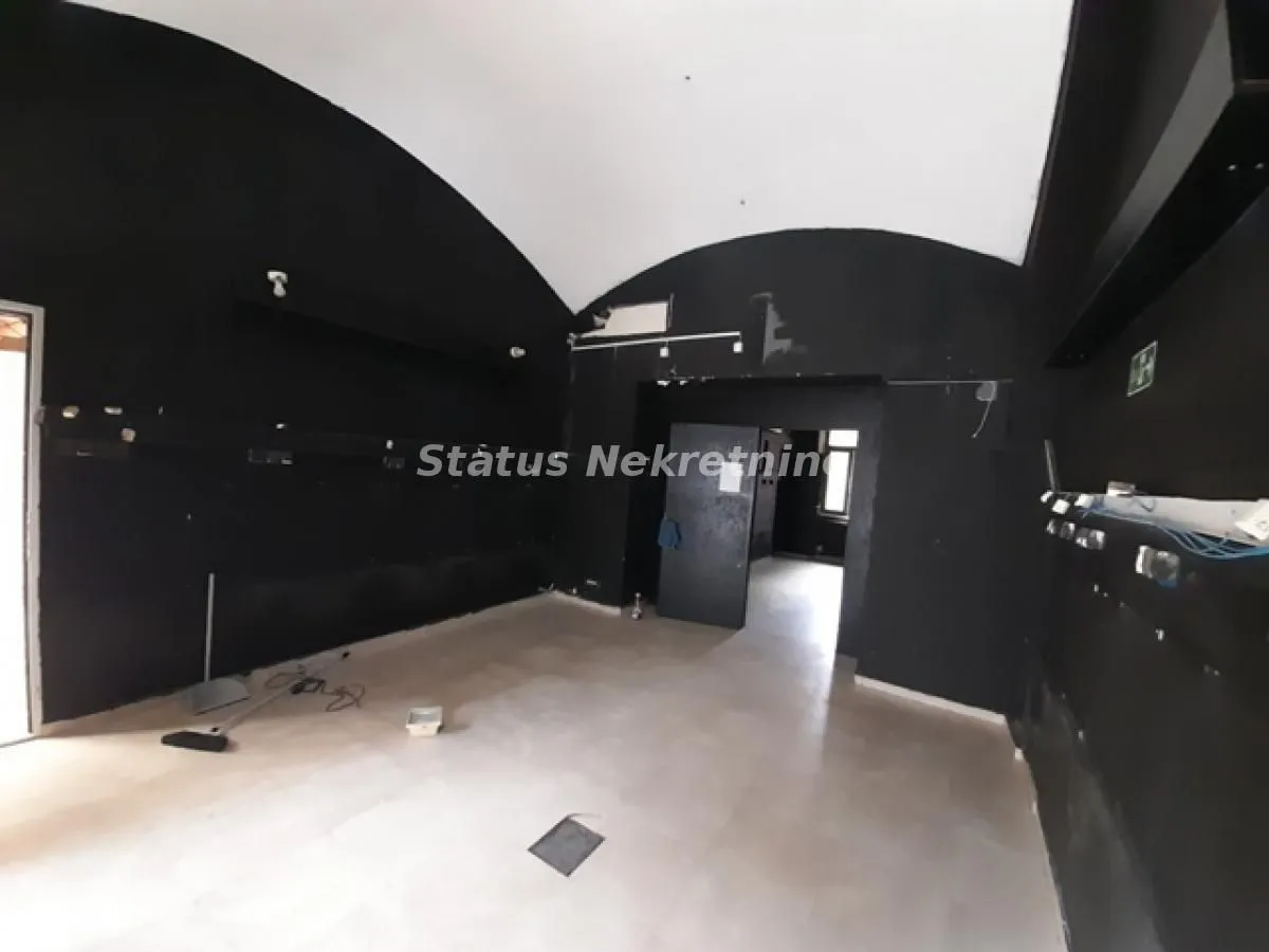 Izdavanje, poslovni prostor, 150m², Centar, Novi Sad