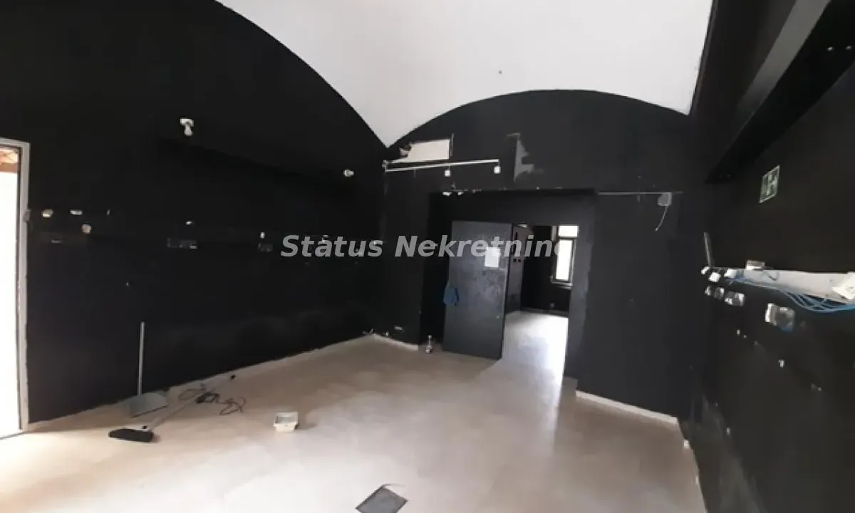 Izdavanje, poslovni prostor, 150m², Centar, Novi Sad