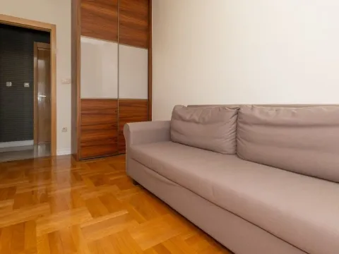 Izdavanje, trosoban stan, 110m², Preko Morače, Podgorica - image 11