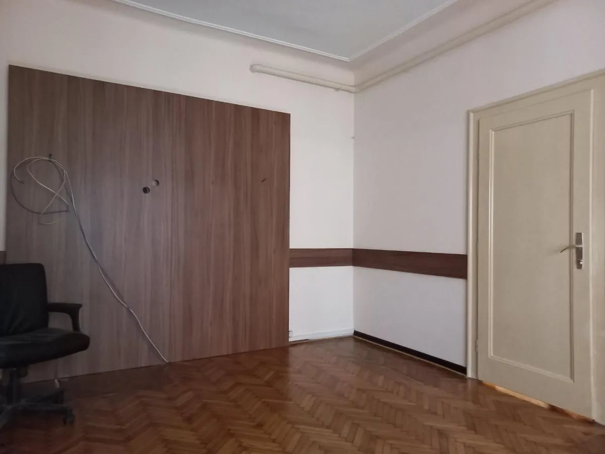 Izdavanje, poslovni prostor, 122m², Klinički Centar, Beograd