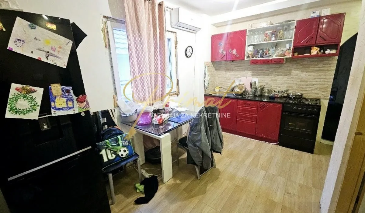 Prodaja, trosoban stan, 76m², Borča 1, Borča Sve Podlokacije