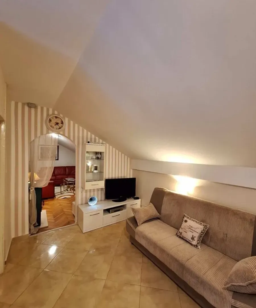 Izdavanje, dvosoban stan, 70m², Donja Gorica, Podgorica