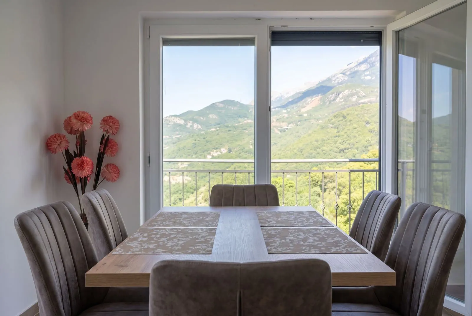 Rent, three bedroom apartment, 90m², Bečići, Budva