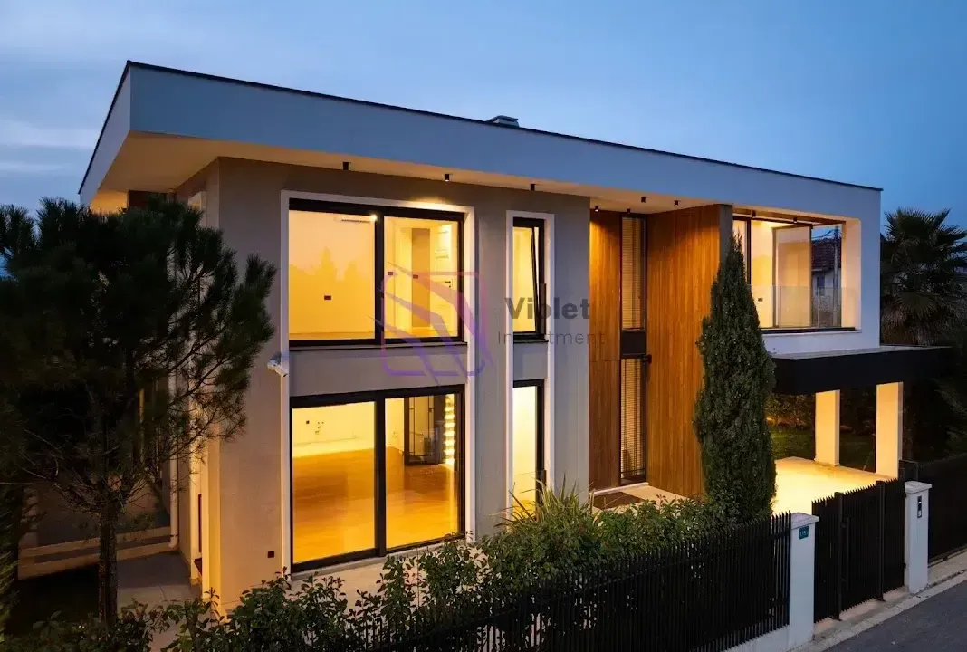 Rent, house, 262m², Gornja Gorica, Podgorica