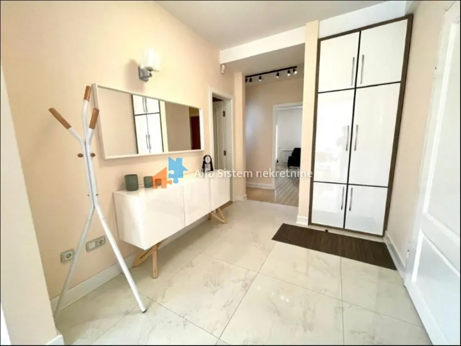 Izdavanje, četvorosoban stan, 190m², Neimar, Vračar Sve Podlokacije