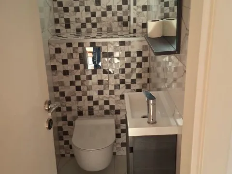 Izdavanje, trosoban stan, 110m², Centar, Bar - image 7