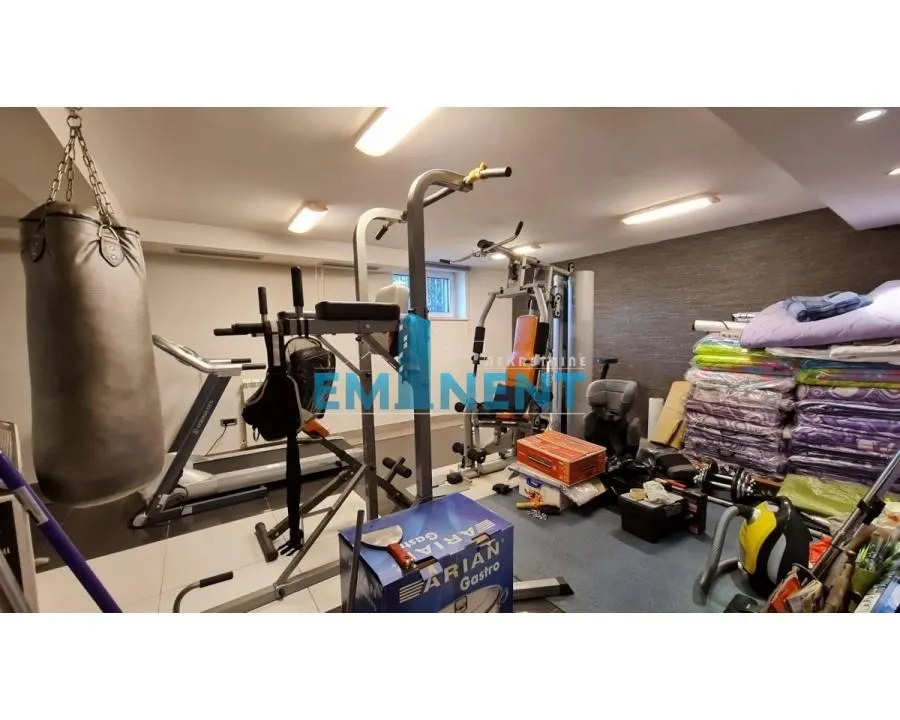 Sale, house, 360m², Bezanijska Kosa 2, Bežanijska Kosa Sve Podlokacije