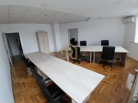 Izdavanje, poslovni prostor, 427m², Vračar Hram, Vračar Sve Podlokacije - image 6