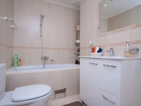 Prodaja, trosoban stan, 100m², Prčanj, Kotor - image 11