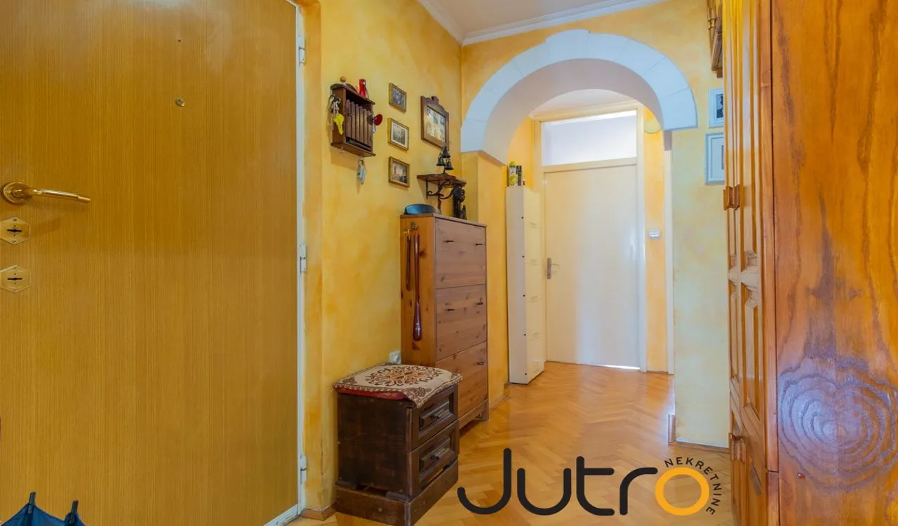 Izdavanje, dvosoban stan, 85m², Preko Morače, Podgorica