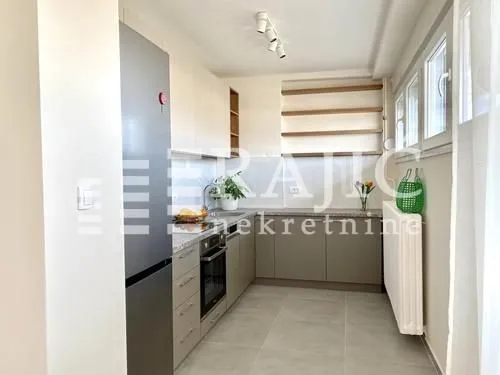 Modern and bright kitchen with built-in appliances.