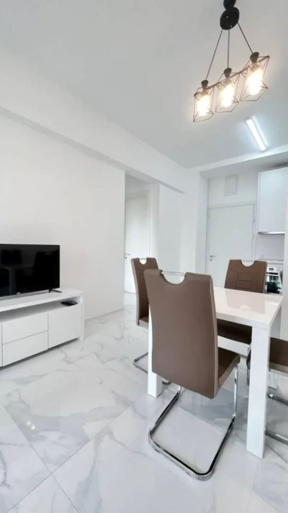 Izdavanje, dvosoban stan, 70m², Bečići, Budva