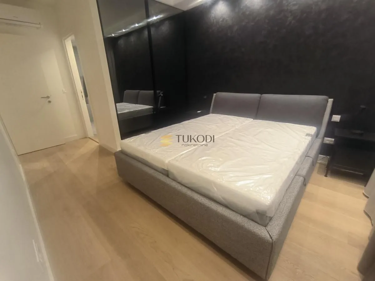 Izdavanje, dvosoban stan, 75m², Savski Venac, Beograd