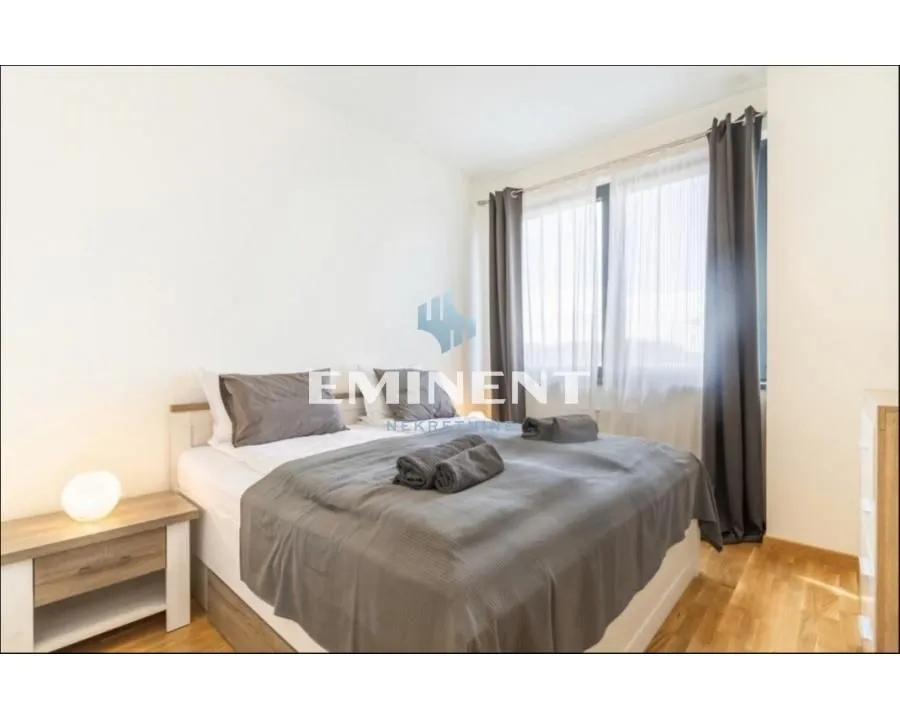 Izdavanje, trosoban stan, 86m², Savski Venac, Beograd